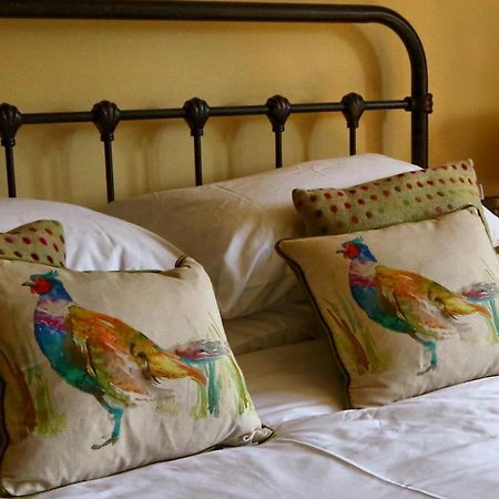 The Pickled Pheasant Bed & Breakfast Holmbridge Room photo